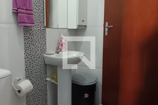 Banheiro de casa à venda com 3 quartos, 80m² em Vila Elze, São Paulo