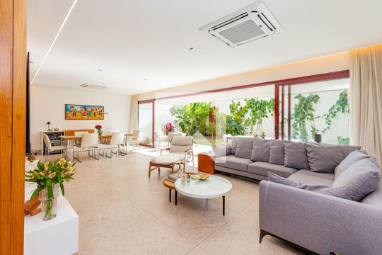 Casa de Condomínio à venda com 3 quartos, 536m² em Jardim Petropolis, São Paulo