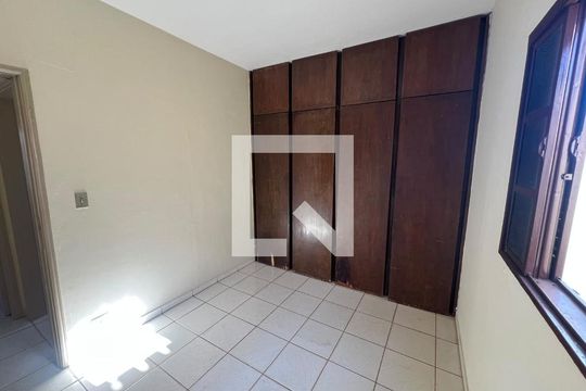 Quarto de casa para alugar com 3 quartos, 110m² em Carajás, Uberlândia