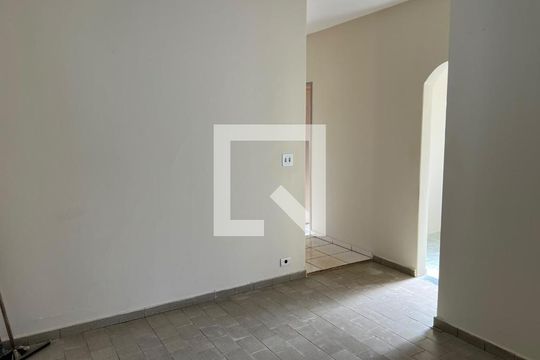 Sala de casa para alugar com 3 quartos, 110m² em Carajás, Uberlândia