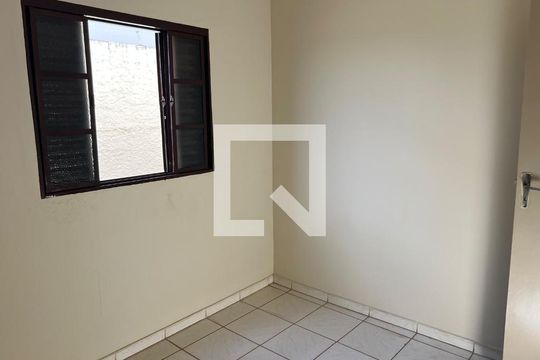 Quarto de casa para alugar com 3 quartos, 110m² em Carajás, Uberlândia