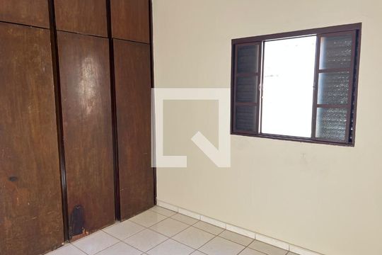 Quarto de casa para alugar com 3 quartos, 110m² em Carajás, Uberlândia