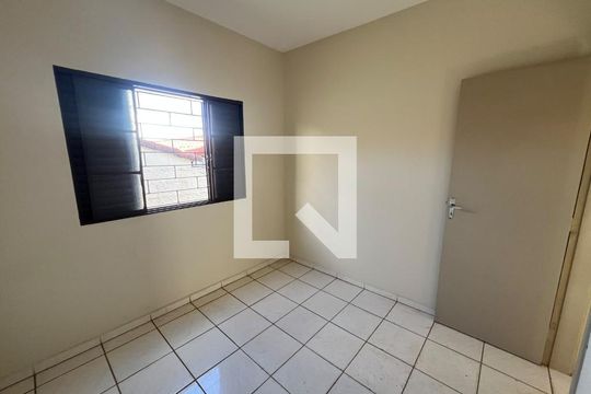 Quarto de casa para alugar com 3 quartos, 110m² em Carajás, Uberlândia