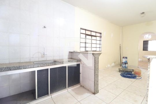 Cozinha de casa para alugar com 3 quartos, 150m² em Santa Mônica, Uberlândia