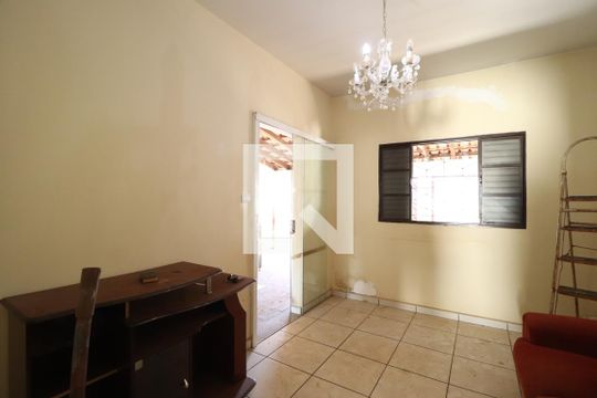 Sala de casa para alugar com 3 quartos, 150m² em Santa Mônica, Uberlândia