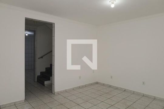 Sala de casa para alugar com 4 quartos, 110m² em Jardim das Camelias, São Paulo