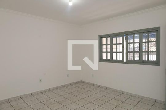 Sala de casa para alugar com 4 quartos, 110m² em Jardim das Camelias, São Paulo