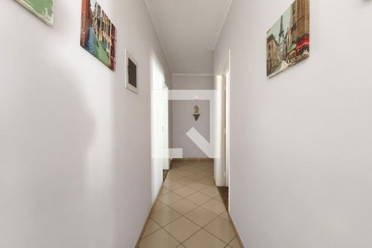 Corredor  de casa para alugar com 4 quartos, 250m² em Jardim das Bandeiras, Campinas