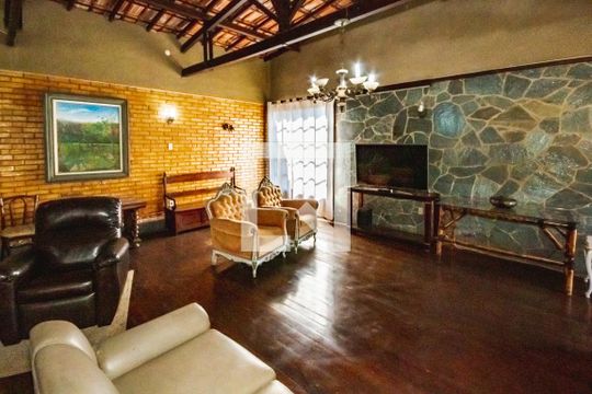 Casa à venda com 4 quartos, 650m² em Pampulha, Belo Horizonte