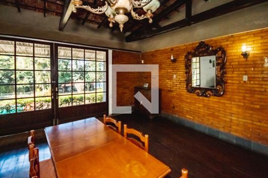 Casa à venda com 4 quartos, 650m² em Pampulha, Belo Horizonte