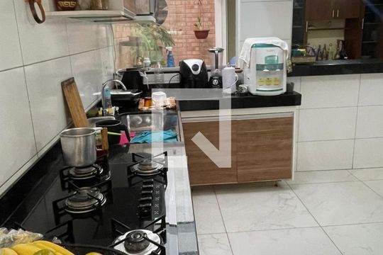 Cozinha de casa para alugar com 5 quartos, 210m² em Minas Caixa, Belo Horizonte