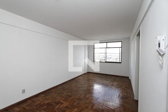 Sala de apartamento para alugar com 3 quartos, 78m² em Nova Suíça, Belo Horizonte