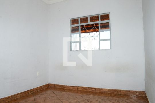 Quarto 1 de casa para alugar com 2 quartos, 100m² em Paulo Vi, Belo Horizonte