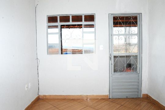 Sala de casa para alugar com 2 quartos, 100m² em Paulo Vi, Belo Horizonte