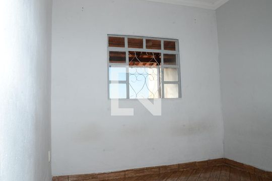 Quarto 1 de casa para alugar com 2 quartos, 100m² em Paulo Vi, Belo Horizonte