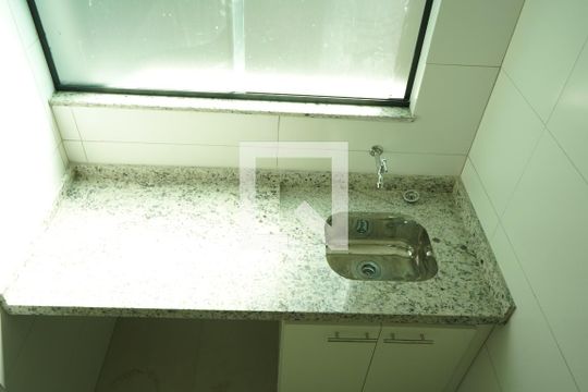 Cozinha e Área de Serviço de apartamento à venda com 2 quartos, 40m² em Vila Santa Isabel, São Paulo