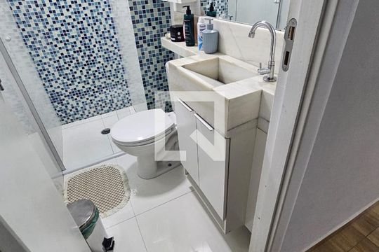 Banheiro de apartamento para alugar com 2 quartos, 39m² em Vila Nova Bonsucesso, Guarulhos