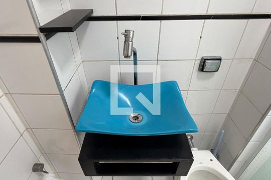 Banheiro de apartamento para alugar com 1 quarto, 44m² em Ponta da Praia, Santos