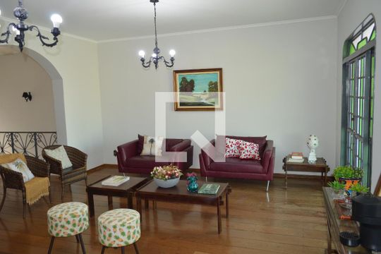 Casa para alugar com 4 quartos, 329m² em Ribeirânia, Ribeirão Preto