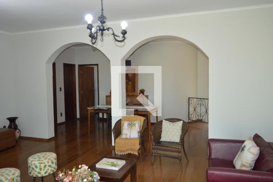 Casa para alugar com 4 quartos, 329m² em Ribeirânia, Ribeirão Preto