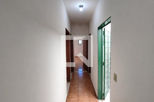 Corredor de casa para alugar com 3 quartos, 115m² em Jardim Karaíba, Uberlândia
