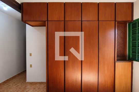 Quarto de casa para alugar com 3 quartos, 115m² em Jardim Karaíba, Uberlândia