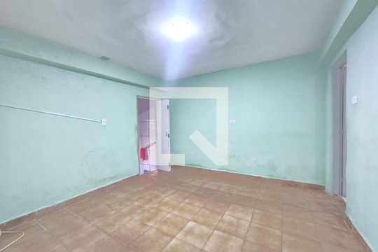 Sala de casa à venda com 5 quartos, 110m² em Conjunto Residencial Jardim Canaa, São Paulo