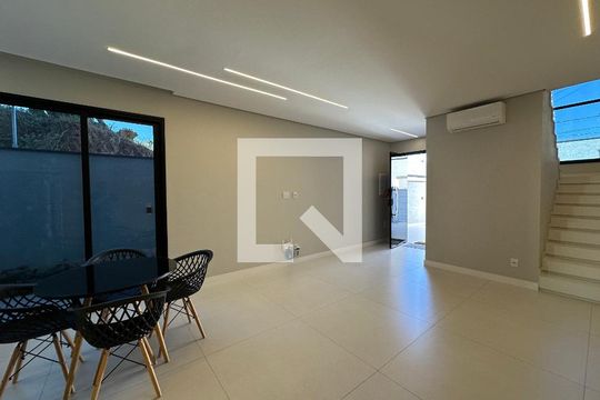 Sala de casa à venda com 3 quartos, 138m² em Votupoca, Barueri
