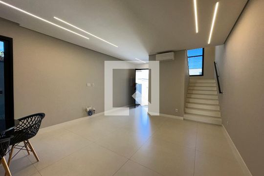 Sala de casa à venda com 3 quartos, 138m² em Votupoca, Barueri