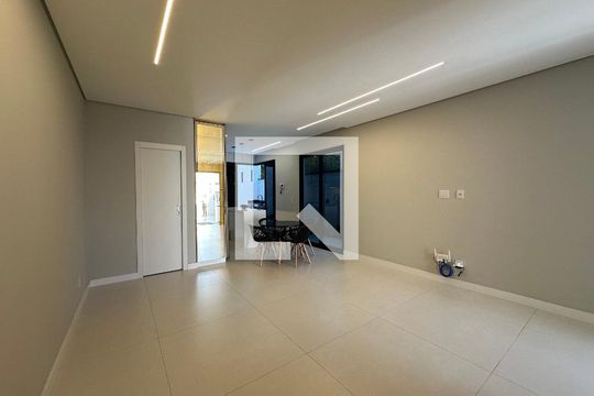 Sala de casa à venda com 3 quartos, 138m² em Votupoca, Barueri