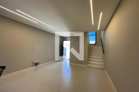 Sala de casa à venda com 3 quartos, 138m² em Votupoca, Barueri