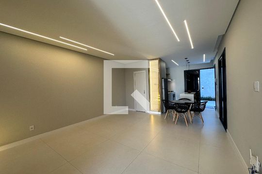 Sala de casa à venda com 3 quartos, 138m² em Votupoca, Barueri