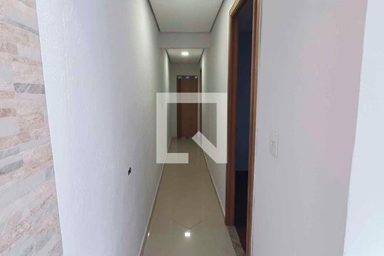Corredor Interno de casa para alugar com 2 quartos, 60m² em Jardim das Flores, Osasco
