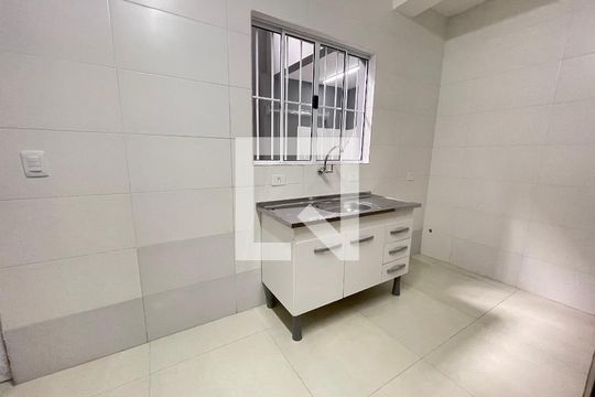 Sala/Cozinha de casa para alugar com 1 quarto, 40m² em Jardim Guarau, São Paulo