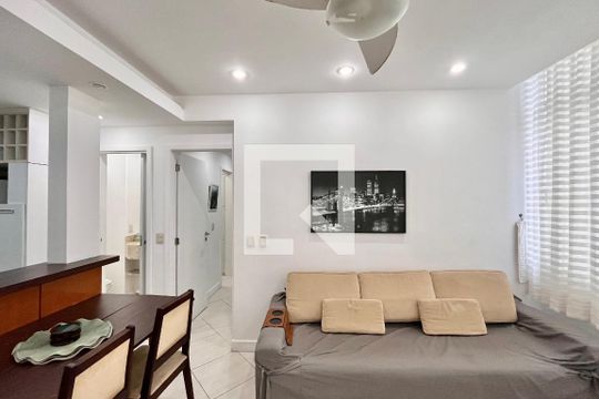 Apartamento para alugar com 1 quarto, 40m² em Leme, Rio de Janeiro