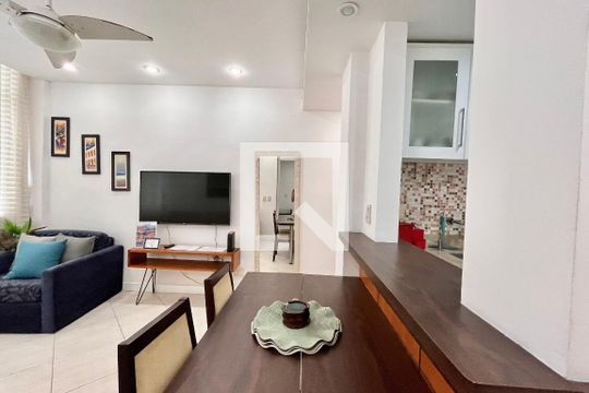 Apartamento para alugar com 1 quarto, 40m² em Leme, Rio de Janeiro