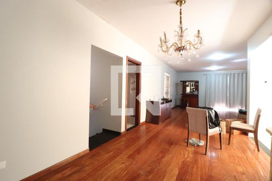 Sala de casa para alugar com 3 quartos, 269m² em Lídice, Uberlândia
