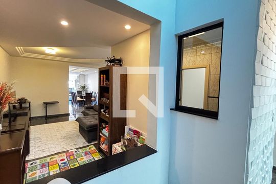 Sala - Sala de Estar - Escada de casa para alugar com 3 quartos, 356m² em Vila Eldizia, Santo André