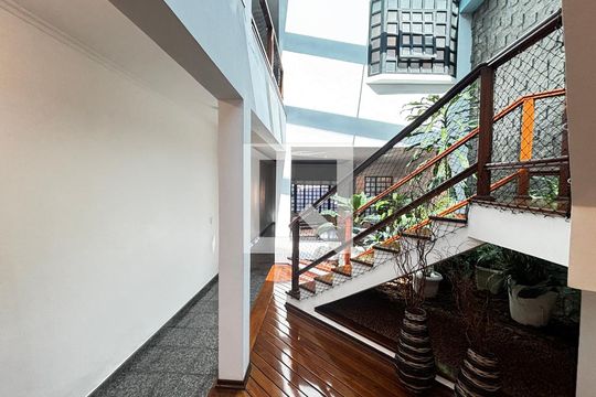 Sala - Sala de Estar - Escada de casa para alugar com 3 quartos, 356m² em Vila Eldizia, Santo André