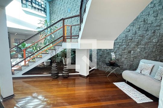 Sala - Sala de Estar - Escada de casa para alugar com 3 quartos, 356m² em Vila Eldizia, Santo André