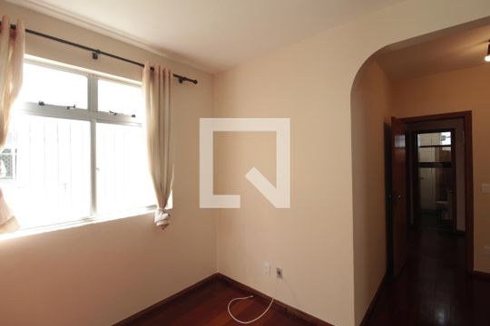Sala de apartamento para alugar com 3 quartos, 95m² em Santa Rosa, Belo Horizonte