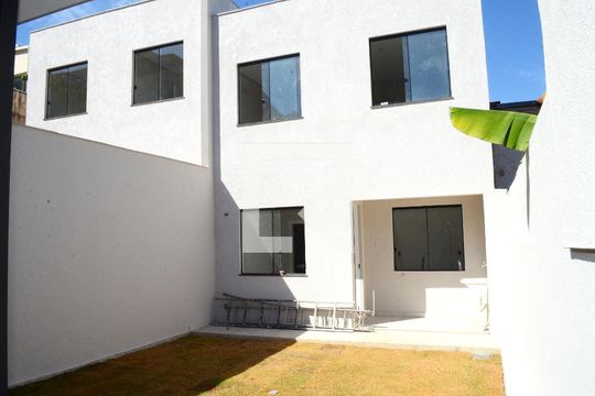 Quintal de casa à venda com 2 quartos, 180m² em Santa Ines, Belo Horizonte