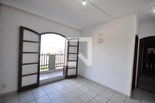 Quarto 1 de casa para alugar com 2 quartos, 200m² em Vila Irmaos Arnoni, São Paulo