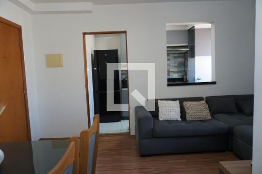 Sala de apartamento para alugar com 2 quartos, 67m² em Jardim Vista Alegre, Embu das Artes