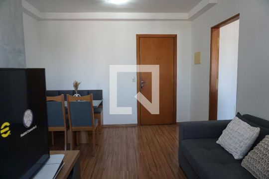Sala de apartamento para alugar com 2 quartos, 67m² em Jardim Vista Alegre, Embu das Artes