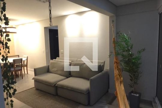Sala de casa para alugar com 2 quartos, 73m² em Empresarial 18 do Forte, Barueri