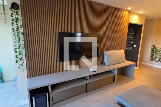 Sala de casa para alugar com 2 quartos, 73m² em Empresarial 18 do Forte, Barueri