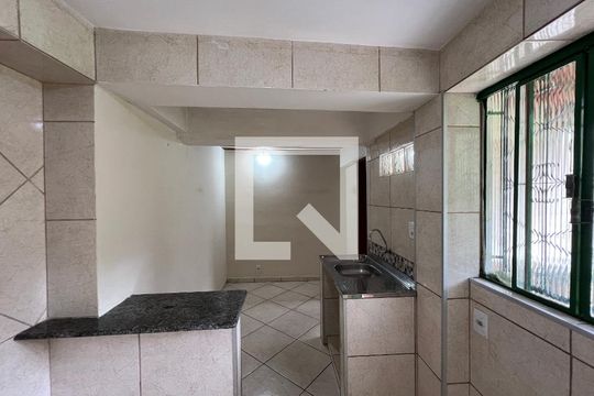 Entrada de kitnet/studio para alugar com 1 quarto, 45m² em Milanez, Contagem