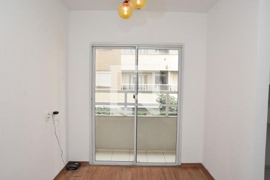 Sala de apartamento para alugar com 2 quartos, 44m² em Jardim Danubio, Jundiaí