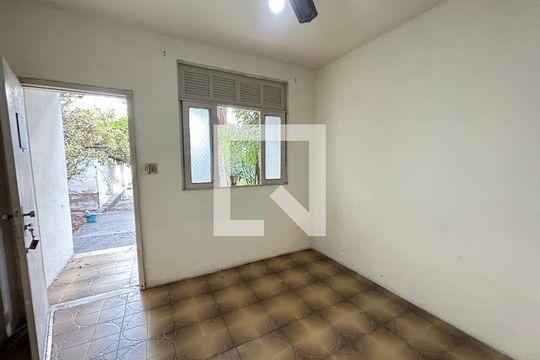 Sala 1 de casa para alugar com 2 quartos, 72m² em Praça Seca, Rio de Janeiro